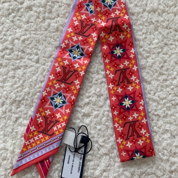 NEW LOUIS VUITTON FLOWERS FOREVER BANDEAU - M77684 - Picture 9 of 13